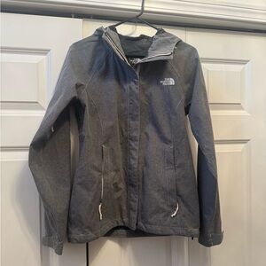 The North Face Women’s HyVent 2.5L Hooded Rain Jacket Heather Grey Small